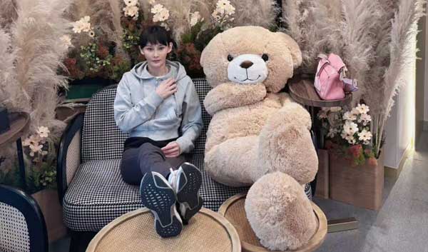 从《葬客》到身体叙事：作家陈忱深耕边缘人性，新作对话《某种物