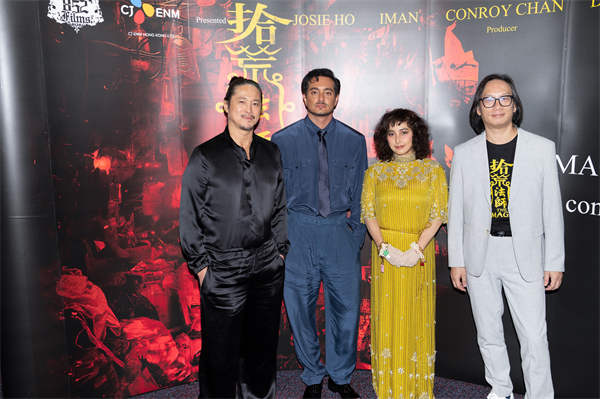 《拾荒法师》曼谷电影节首映掌声不断　何超仪脱鞋赶场融化全场